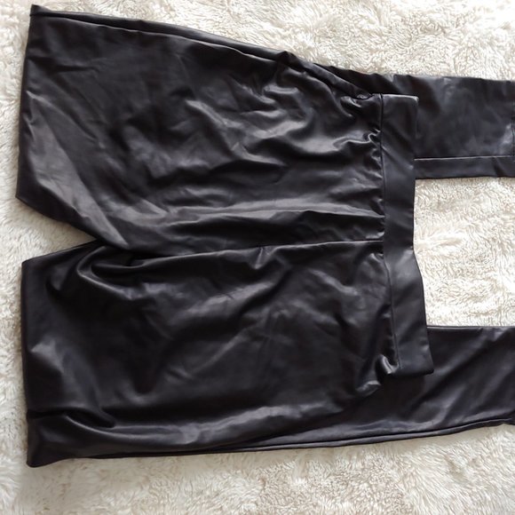 Kardashian collection highrise shapewear liquid leather look leggings Size M - Picture 2 of 6